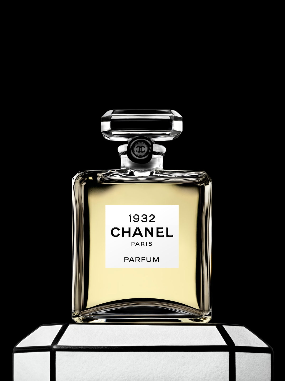 Chanel 1932 Extrait de Parfum - Case