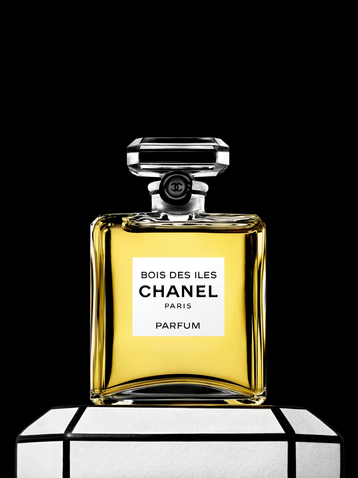 Chanel Bois des Iles Extrait de Parfum - Case